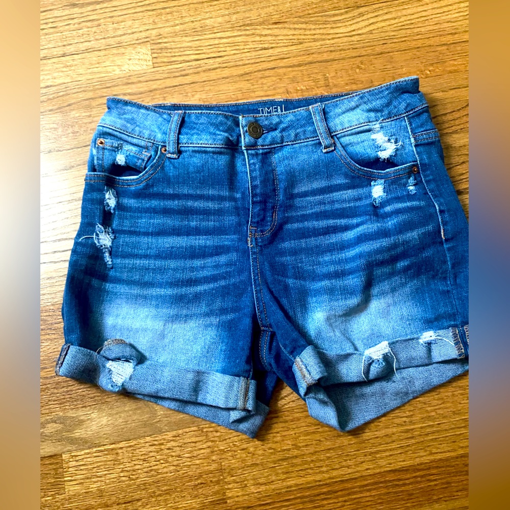 Size 6,mid rise, dark blue, never worn